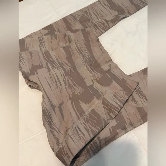 Alphalete Surface Pocket Leggings - Picture 4 of 12